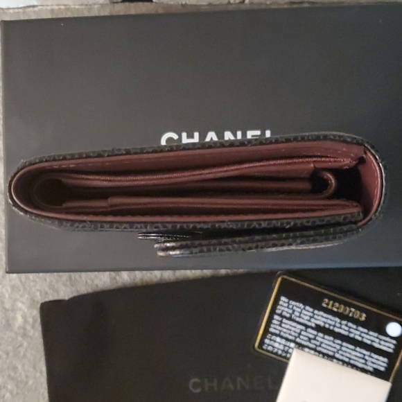 CHANEL Black Quilted Wallet on Chain - Picture 14 of 16